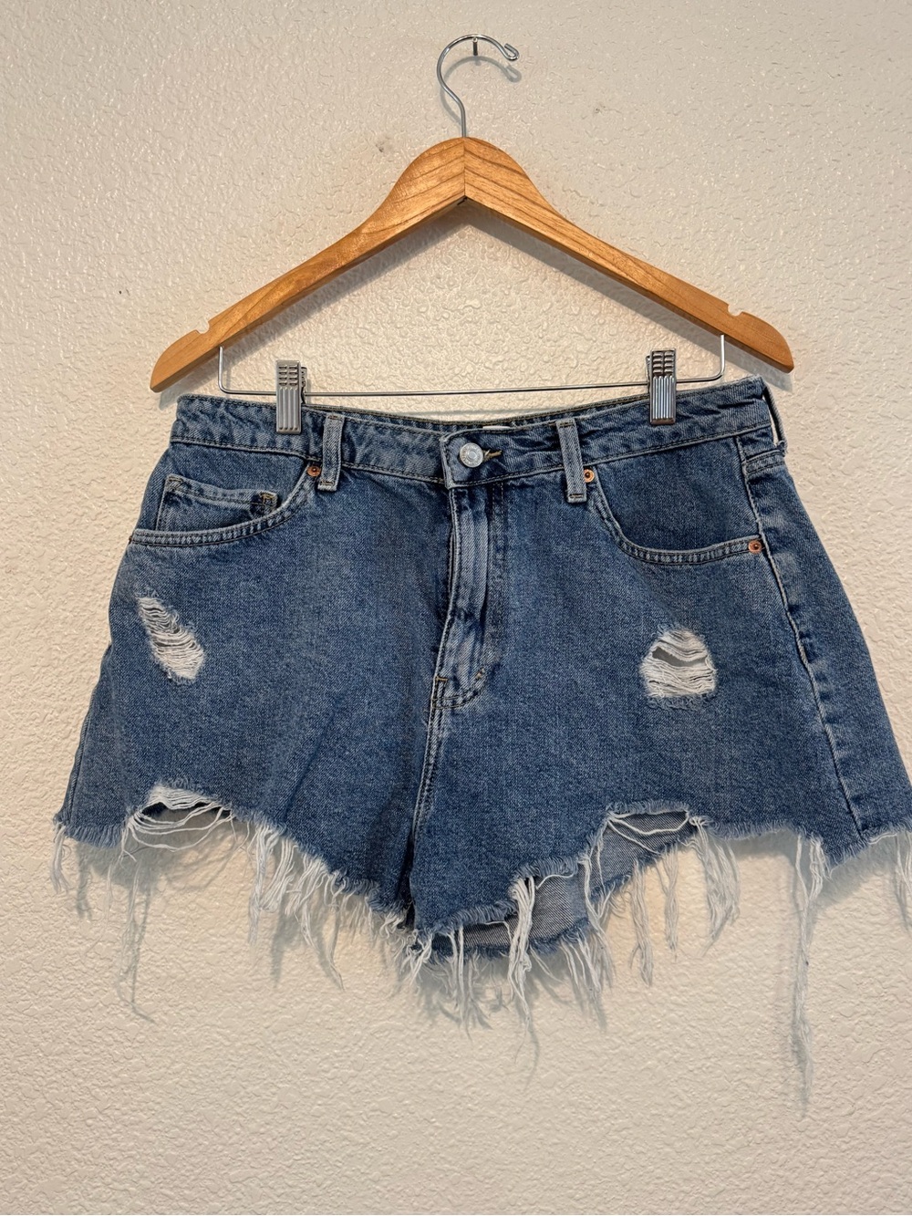 FOREVER 21 Premium Women's Cut Off Shorts Distressed Denim Blue Size 30